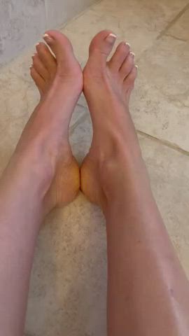 Close Up Feet Feet Fetish Fetish MILF Nails Softcore Soles Toes gif