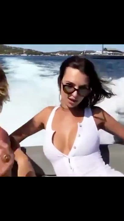 Emily Ratajkowski gif