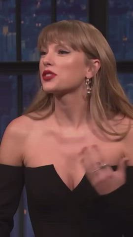 Celebrity Cleavage Cute Taylor Swift gif