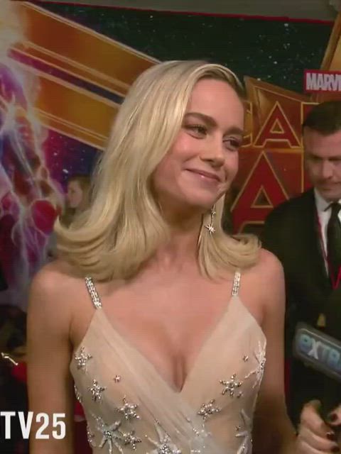brie larson cleavage sexy gif