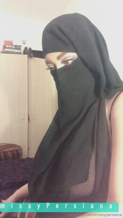 Arab Big Ass Big Tits Camgirl Hijab Muslim gif