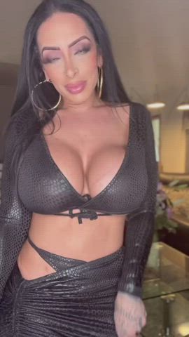 Big Tits Cleavage Fake Boobs Fake Tits Hotwife Long Hair Nails OnlyFans Pakistani