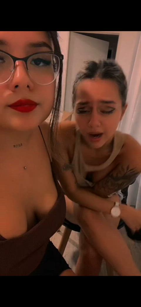 amateur big tits boobs downblouse natural tits nipslip tiktok gif