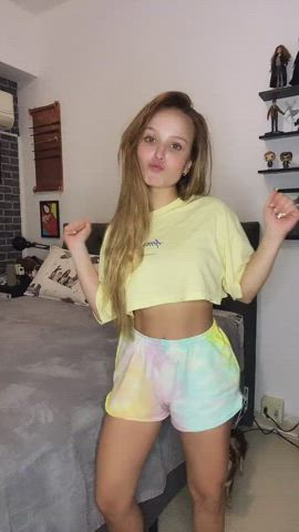 Brazilian Celebrity Dancing Teen TikTok gif