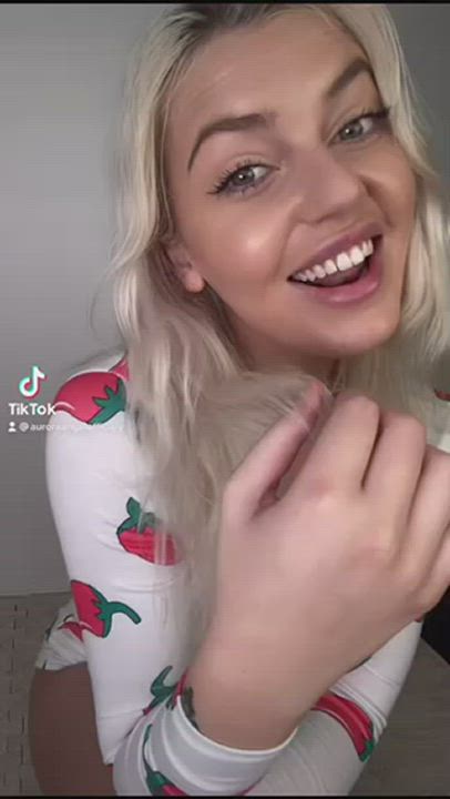 Australian Big Tits Blonde Boobs OnlyFans Teen TikTok gif