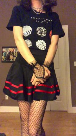Spinning in a skirt :3