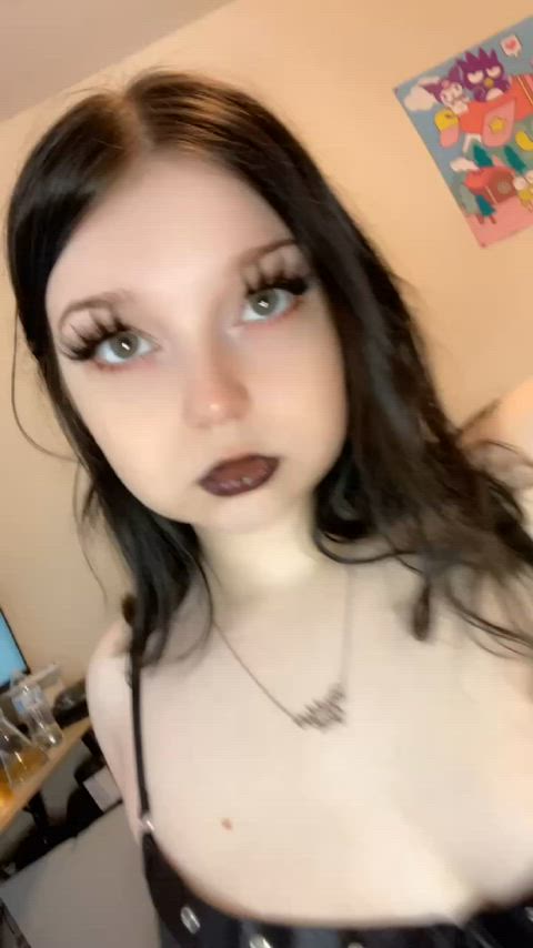 Your favorite chubby goth slut <3