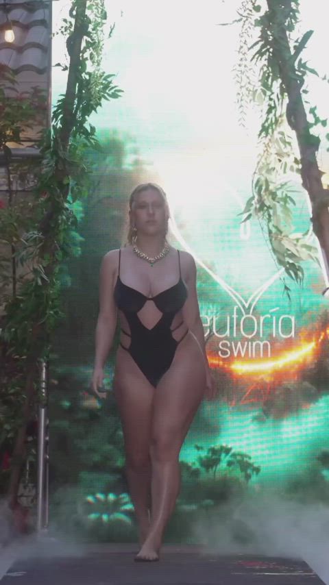 bikini pawg swimsuit gif