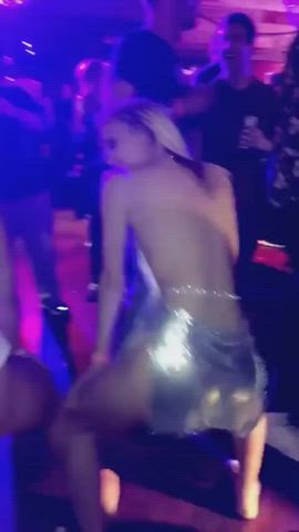 Asshole Dancing Flashing Public Pussy Shaking Twerking Upskirt White Girl gif