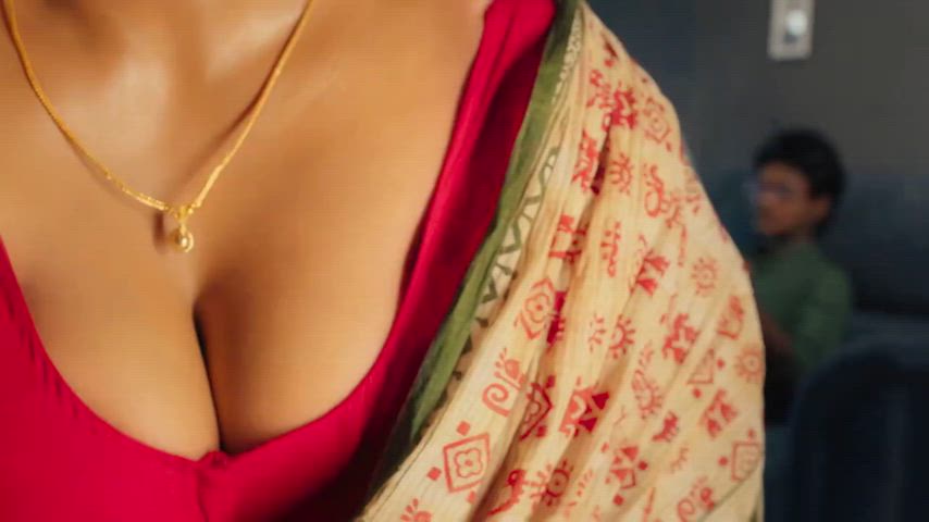 aunty bhabi cleavage indian maid saree gif