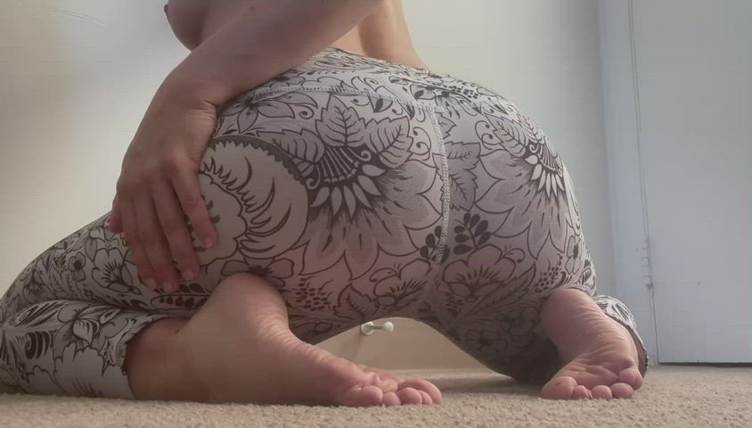 Amateur Anal Ass Ass Spread Big Ass Feet Jiggling Leggings Thong gif