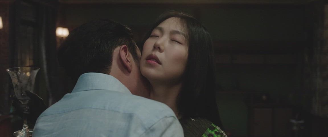 korean movie petite plot tiny gif