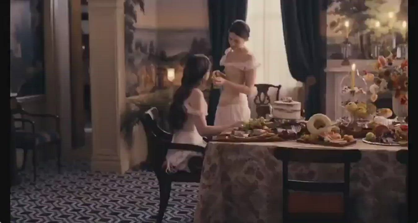 Hailee Steinfeld Lesbian gif