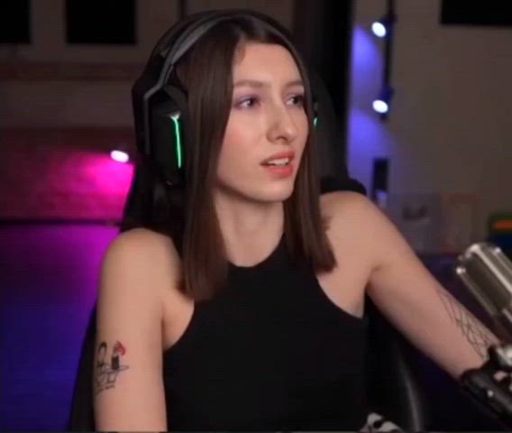 Aloona Larionova (Twitch Streamer/Youtuber)