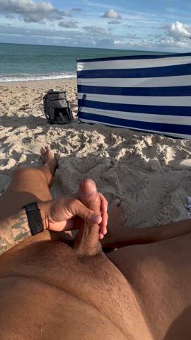 Stroking at the nude beach 🏖️