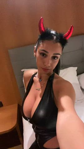 I Miss Busty Halloween Outfits