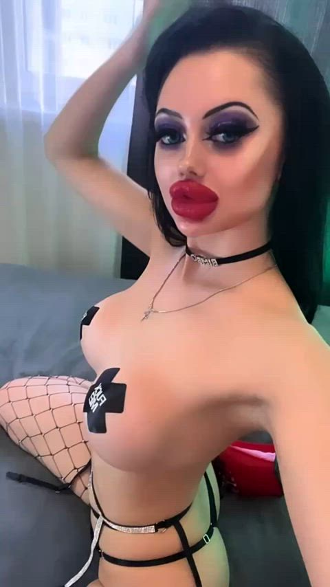 bimbo backstage before sucking and fucking