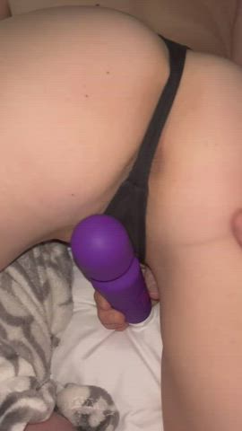 Slut wife likes to show her ass off