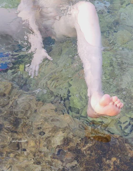 Underwater masturbation on a public beach. I hope someone caught me. (F)