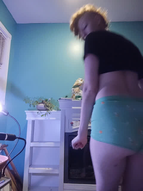 ass booty jiggling redhead skinny gif