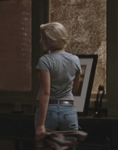 ass jiggling scarlett johansson gif