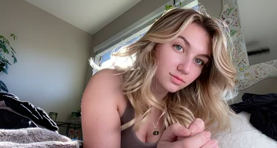 Blonde Blue Eyes Booty Cleavage Green Eyes Long Hair Natural Pale Pretty gif