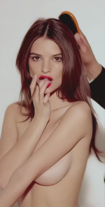 Emily Ratajkowski Naked Nude gif