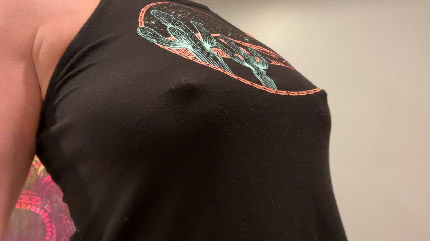 braless erect nipples pokies gif