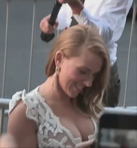 cleavage scarlett johansson sexy gif