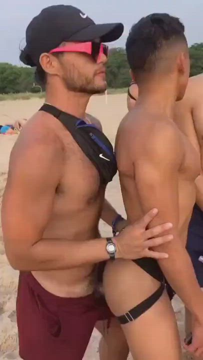 Fuck at the beach party