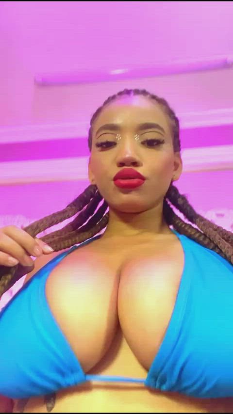 big tits boobs booty camsoda chaturbate ebony solo tits gif