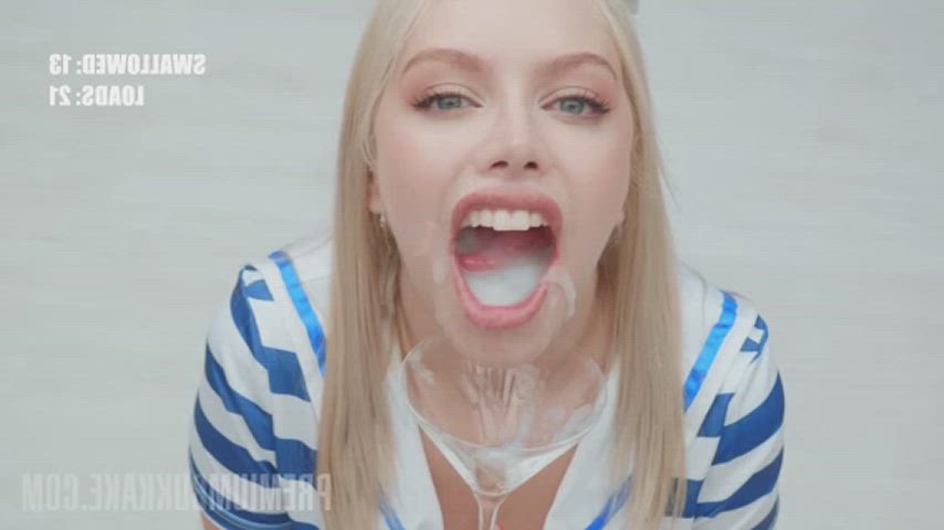 I love how wide her mouth opens for those cumshots 