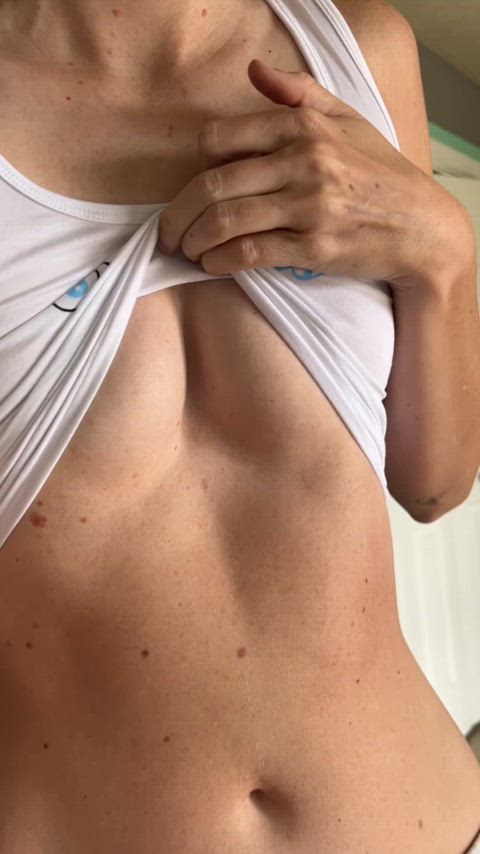 Tall tiddies [f]or your Monday 6’1