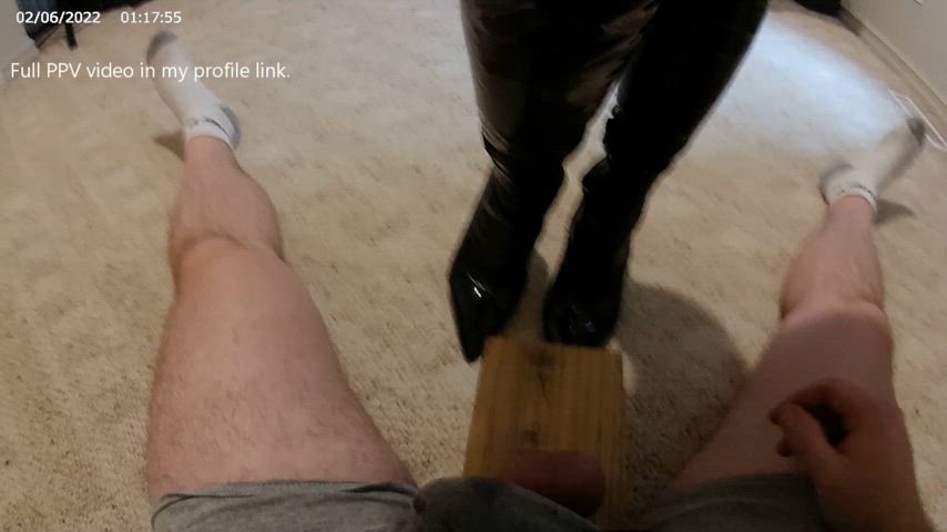 Goddess Aaliyah crushing balls, the further I felt up her thigh the more weight she