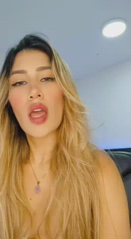 amateur big tits blonde milf onlyfans pornstar public tiktok gif