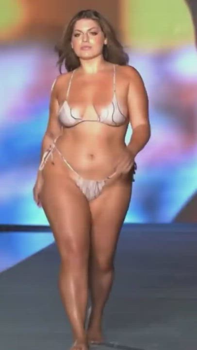 Curvy Jiggling Tits gif