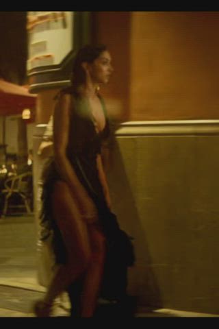 Deepika Padukone bouncing tits🍑🍑🥵 while running from Pathaan movie