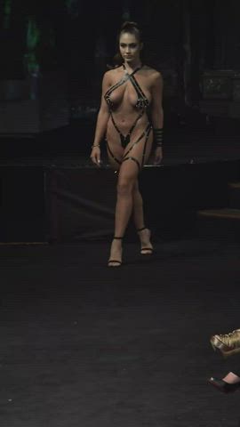 big tits bikini bouncing tits goddess huge tits jiggling model natural tits gif