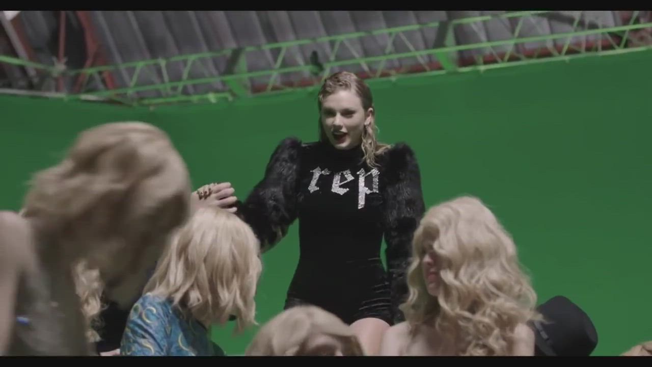 Jiggling Legs Taylor Swift gif