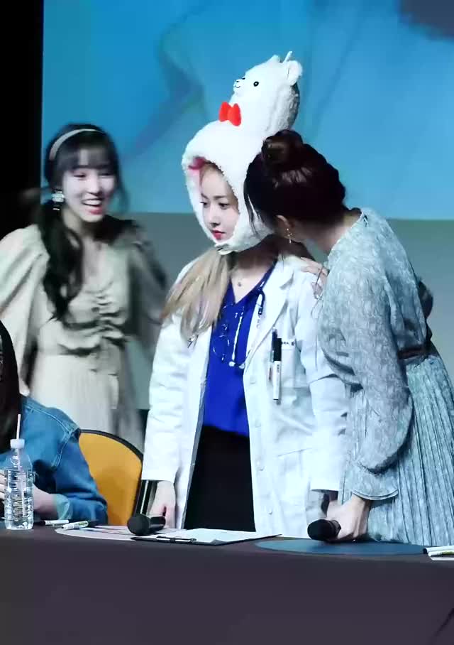 sinb cute hugs