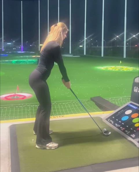 Athletic big ass blonde with a nice swing