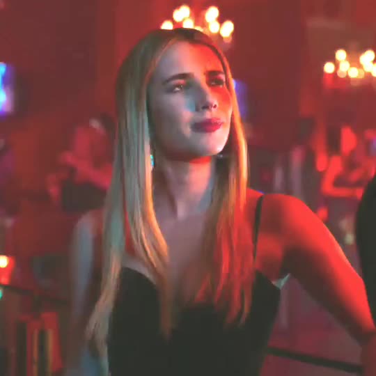 Emma Roberts plot in Holidate