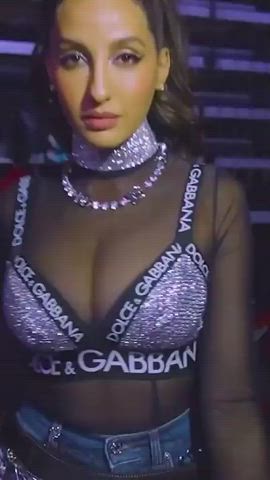 big tits boobs cleavage indian moroccan shaking gif