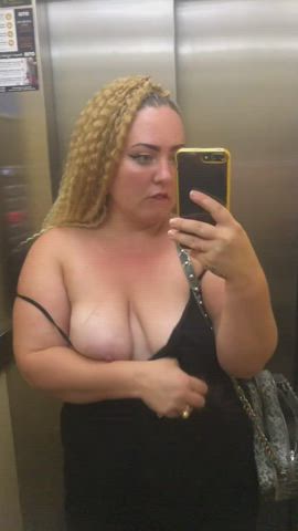 *FREE* Being naughty in the elevator! Your curvy girl is waiting!