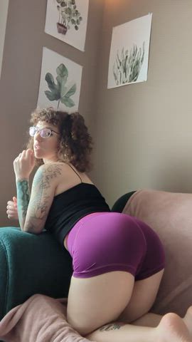 I'm Girlie, the 🇨🇦 squirting 💦 stoner girl-next-door 💕 JOI 💕 GFE 💕