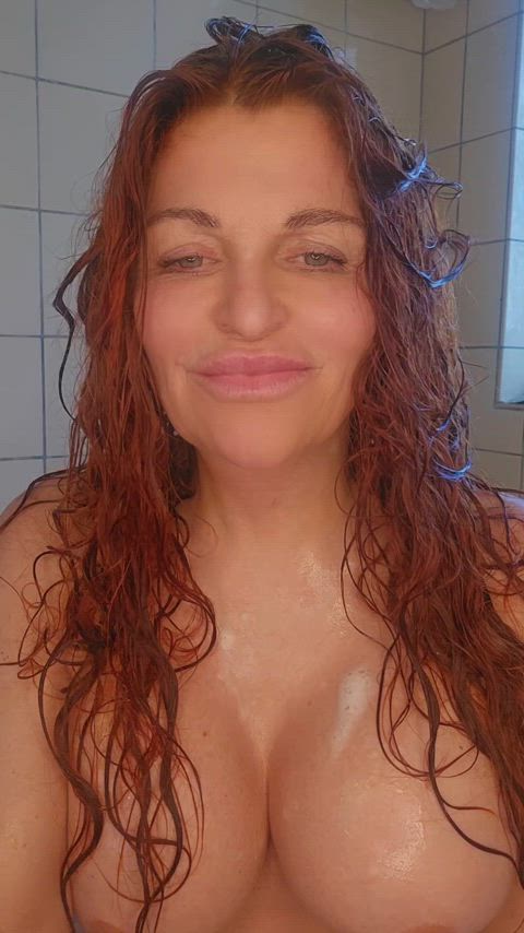 amateur bath bathtub big tits bouncing tits homemade huge tits natural tits redhead