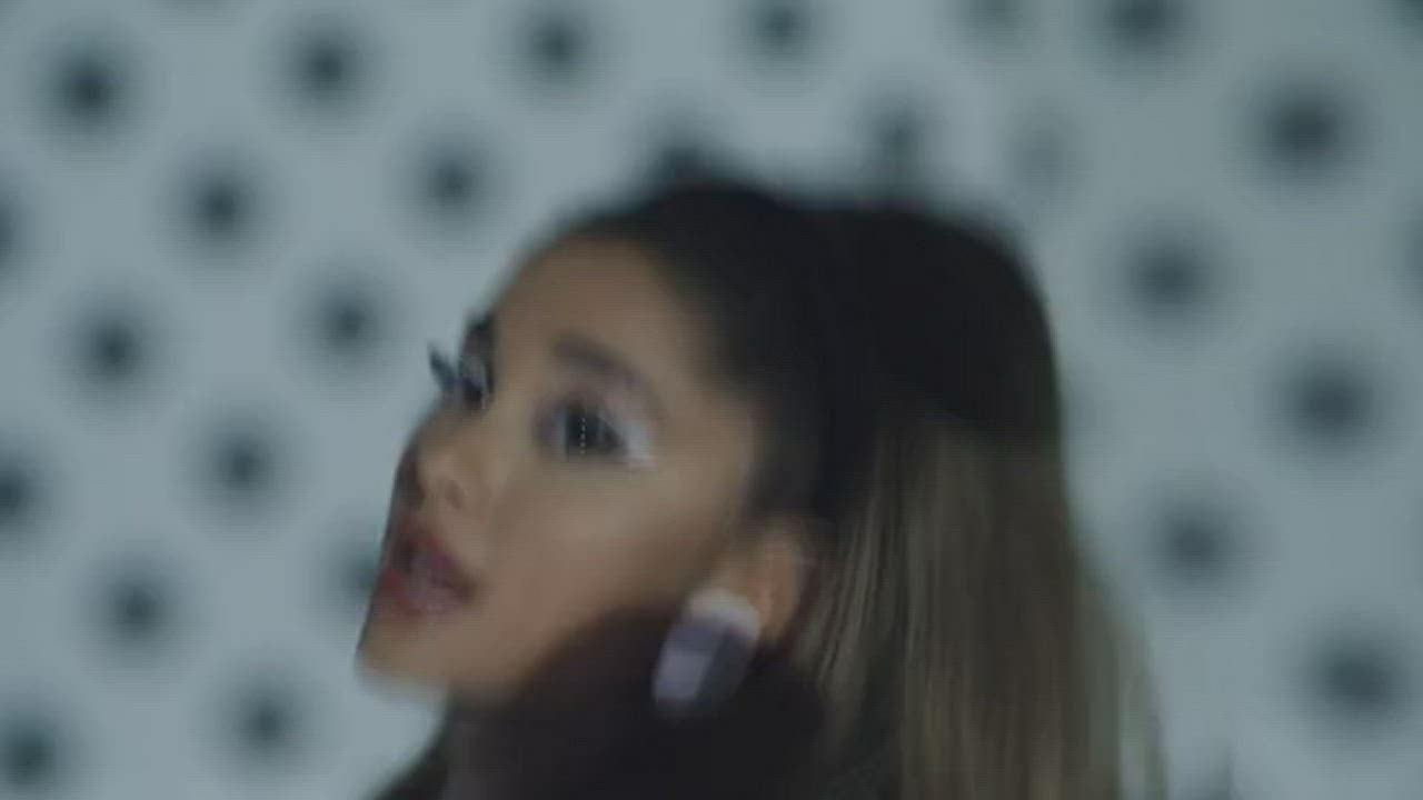 Ariana Grande Ass Dancing gif