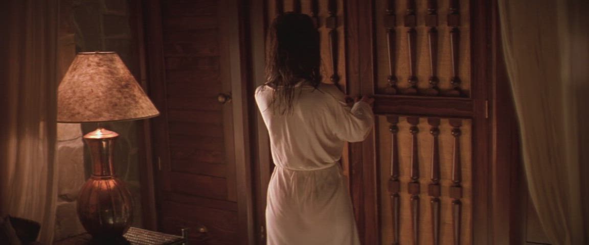 ass celebrity jennifer love hewitt gif