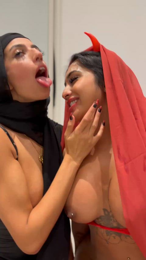 I love sharing cum with my bestie 😈