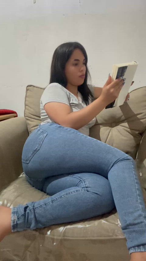 jeans pee peeing latinas gif